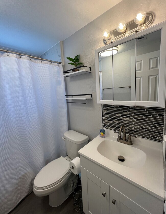 Building Photo - 607 Lyndhurst St