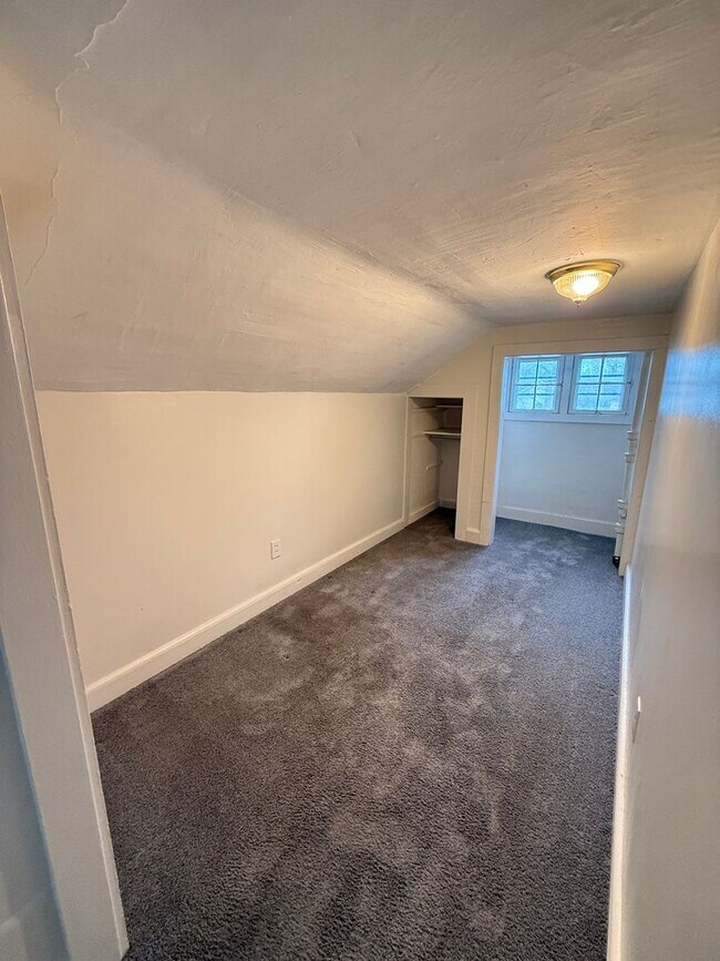 Building Photo - 311 W Mason St