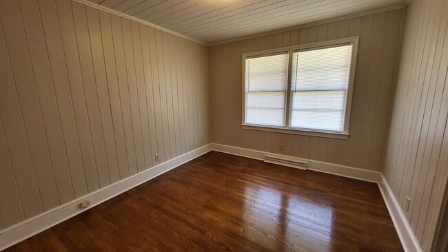 Building Photo - 3-Bedroom, 1-Bath Brick Home