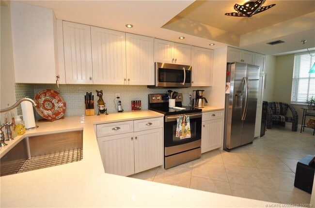 Building Photo - 9600 S Ocean Dr