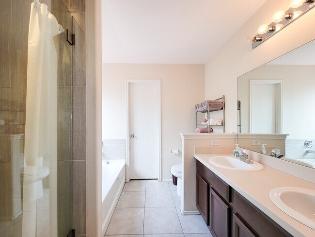 Building Photo - 2131 Cold River Dr