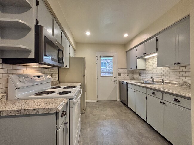 Building Photo - 1309 E 30th Ave