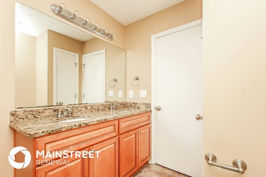 Building Photo - 5561 Deerfield Pl