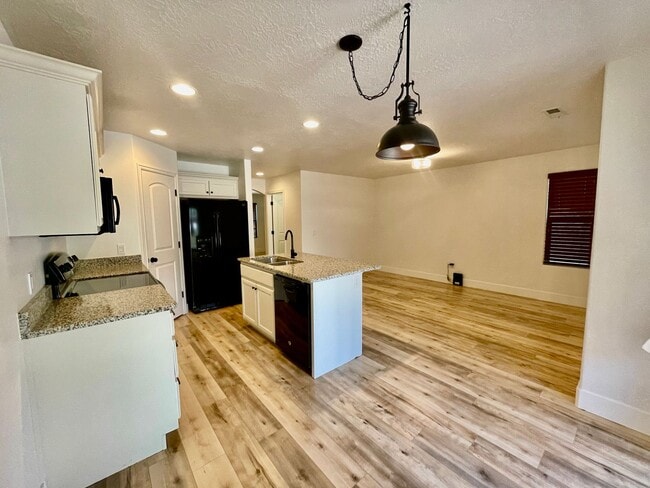 Building Photo - Cottages at Fossil Hills