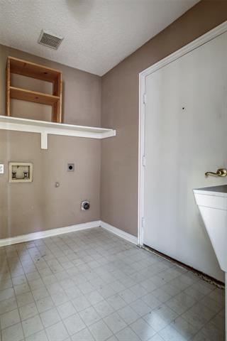 Building Photo - 5717 Belle Chasse Ln