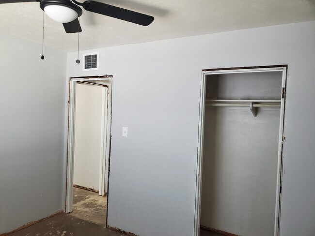 Building Photo - Move In Ready: Charming 3-Bed, 2-Bath Home in Camelback East - Available October 1, 2024!