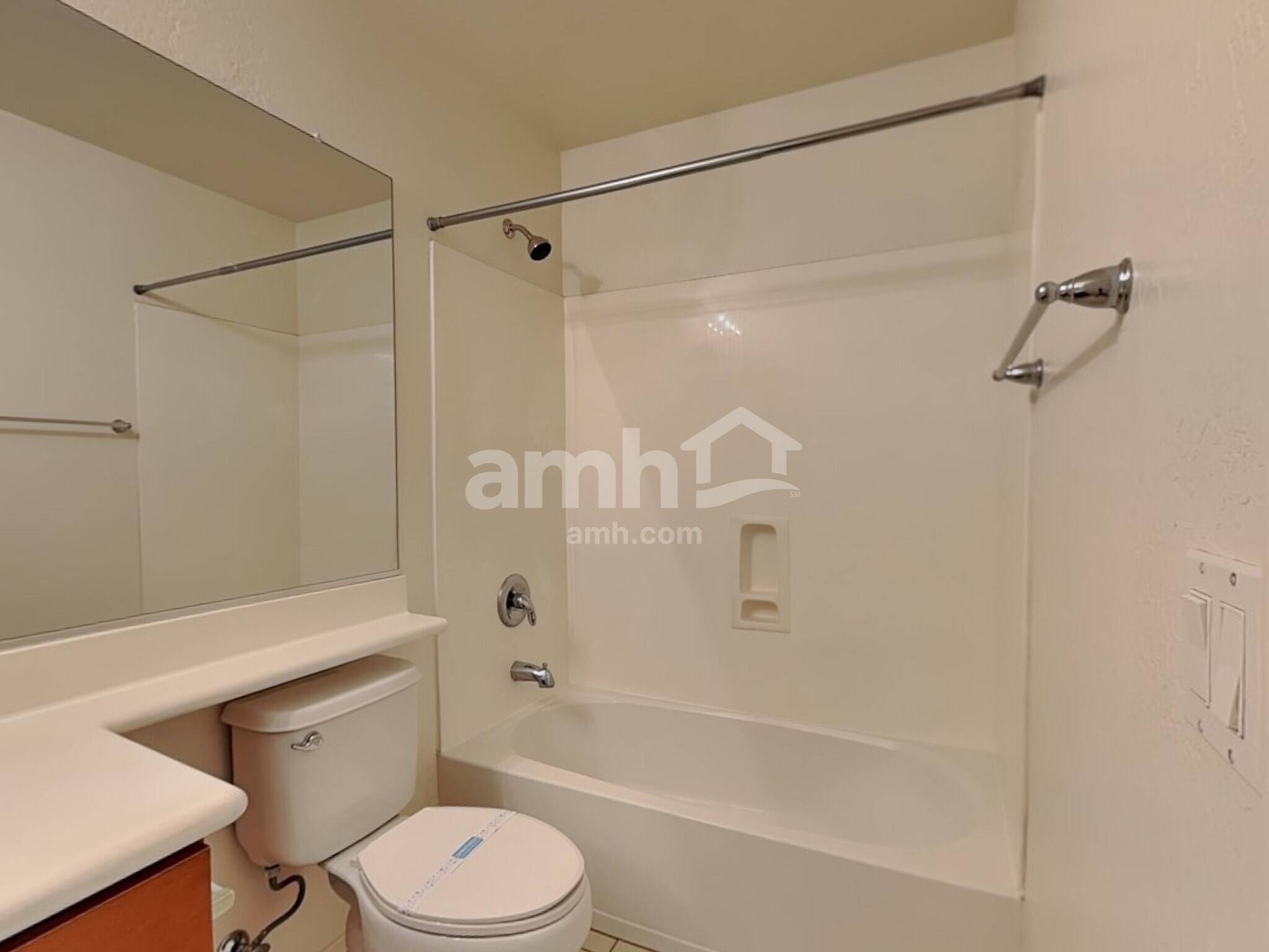 Building Photo - 2549 E Bart St