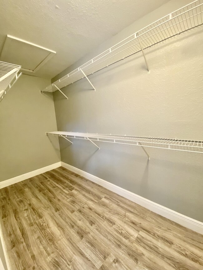Building Photo - 6396 Daysbrook Dr