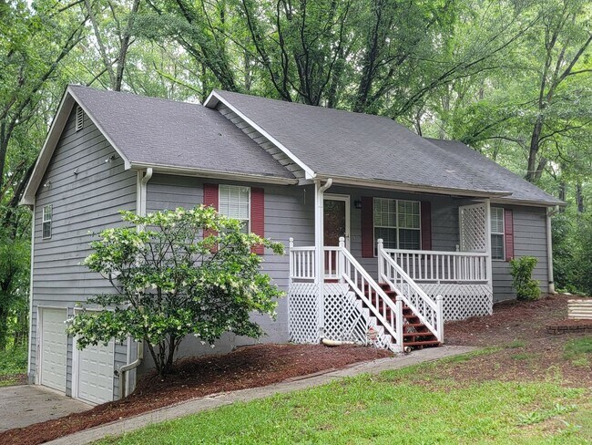Primary Photo - Charming Douglasville Home with Bonus Base...