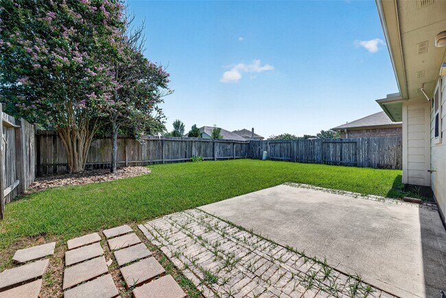 Building Photo - 26810 Henson Falls Dr
