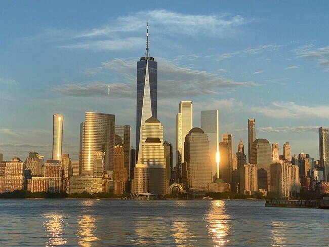 Building Photo - 99 Hudson St