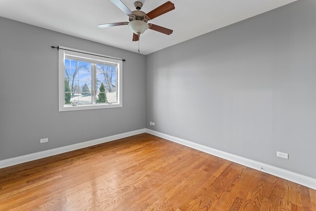 Building Photo - 9743 Oak Park Ave