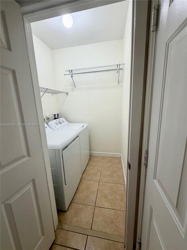 Building Photo - 10747 NW 76th Ln