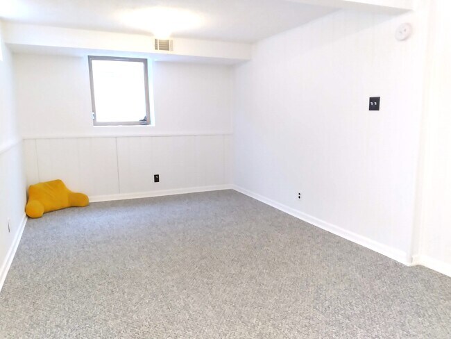 Building Photo - 8215 Oakland Ave S