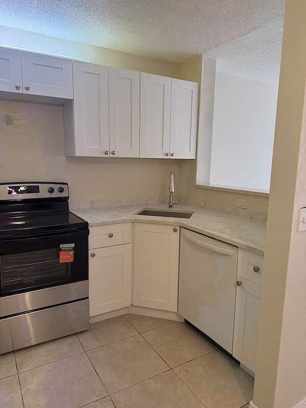 Building Photo - 10914 Royal Palm Blvd