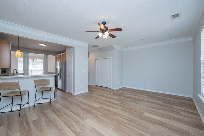 Building Photo - 25 Stratus Ct