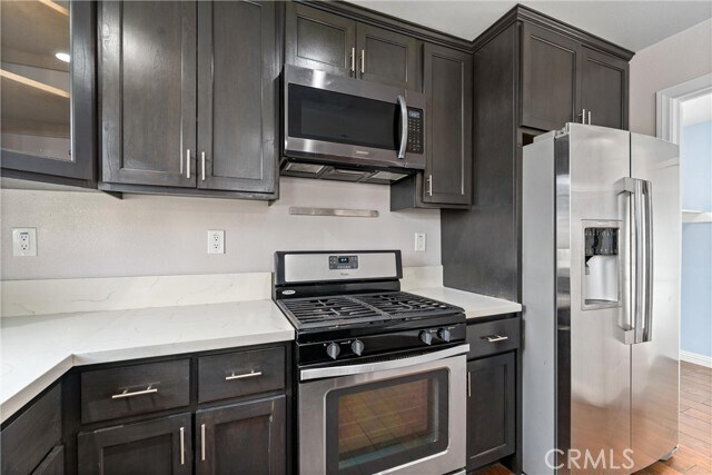 Building Photo - 435 Cerritos Ave