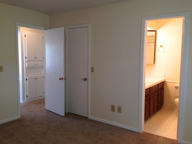 Building Photo - 2100 Castle Rock
