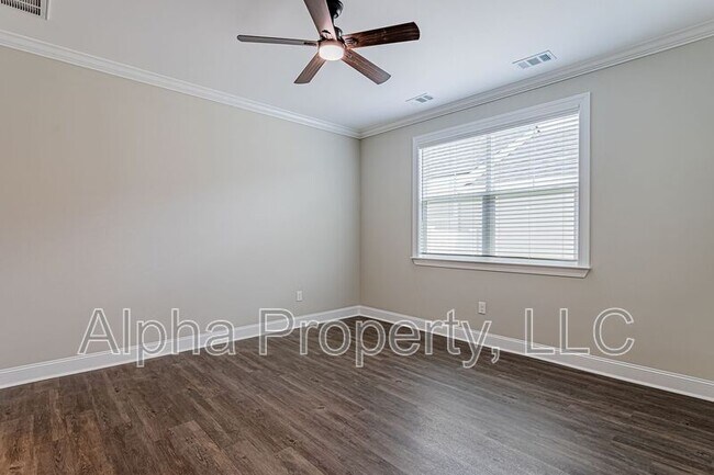 Building Photo - 105 Remount Way