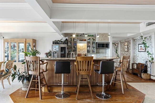 Building Photo - 8517 Grandview Dr