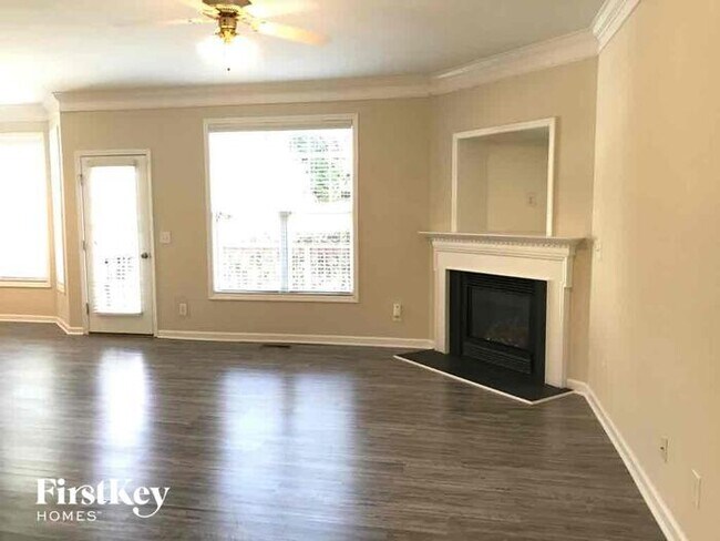 Building Photo - 1988 Sinclair Trce