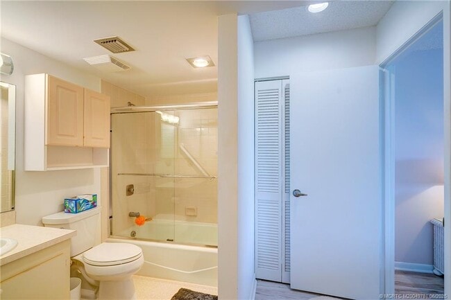Building Photo - 5532 NE Gulfstream Way