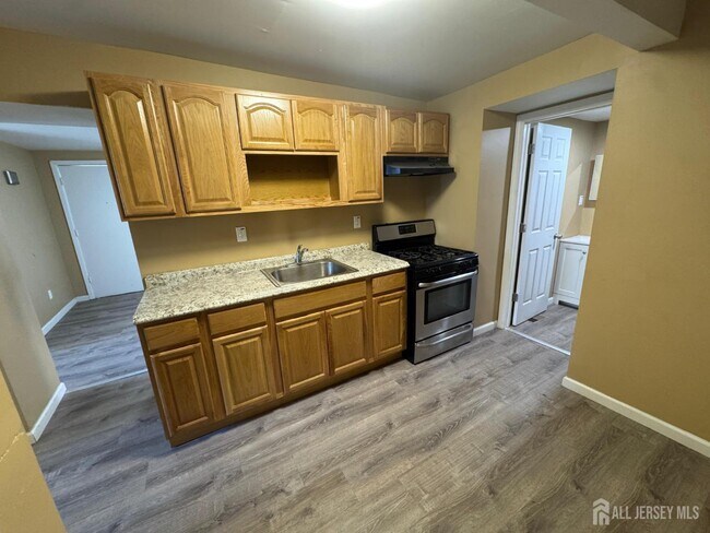 Building Photo - 724 Cortlandt St