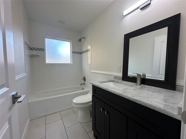 Building Photo - 908 Plateau Cir