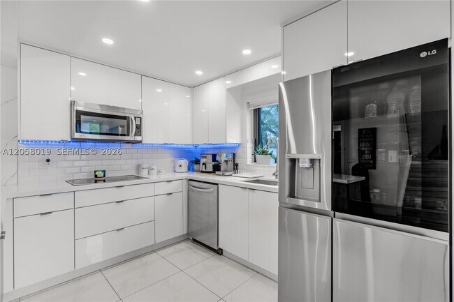 Building Photo - 6201 SW 138th Ct