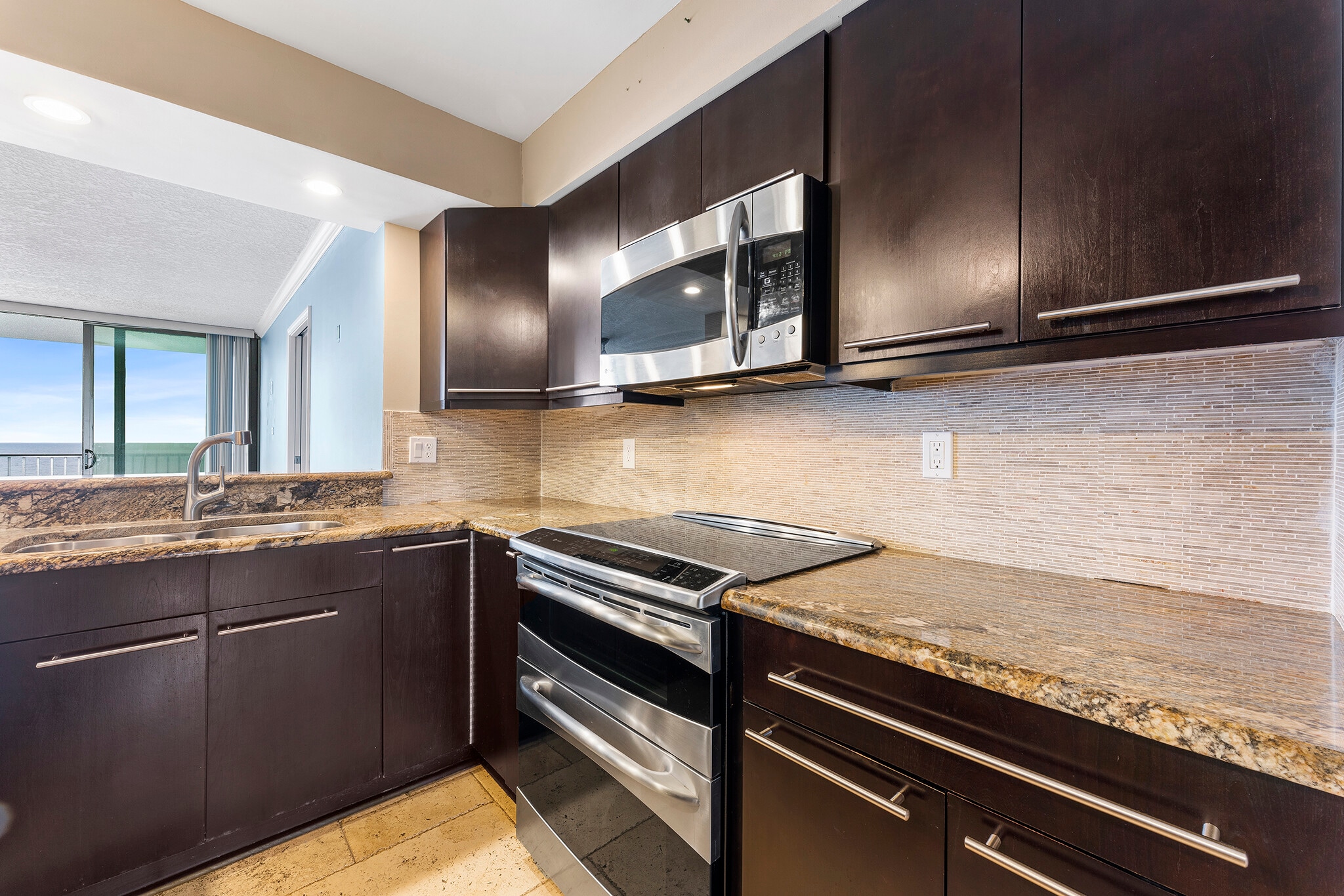 Building Photo - 2200 Ocean Dr S