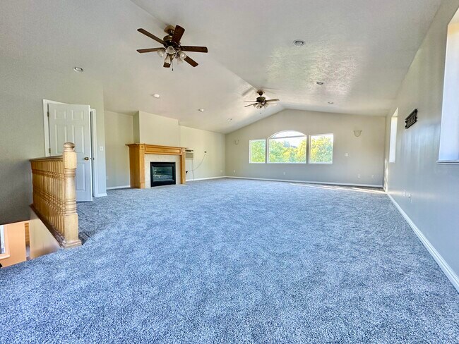 Building Photo - 45 River Cir Dr