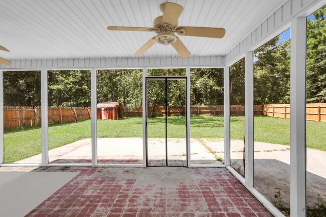 Building Photo - Stunning 4-bed Home in Hinesville With Two...