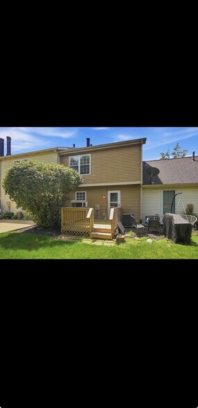 Building Photo - 46 Ravine Ridge Dr S