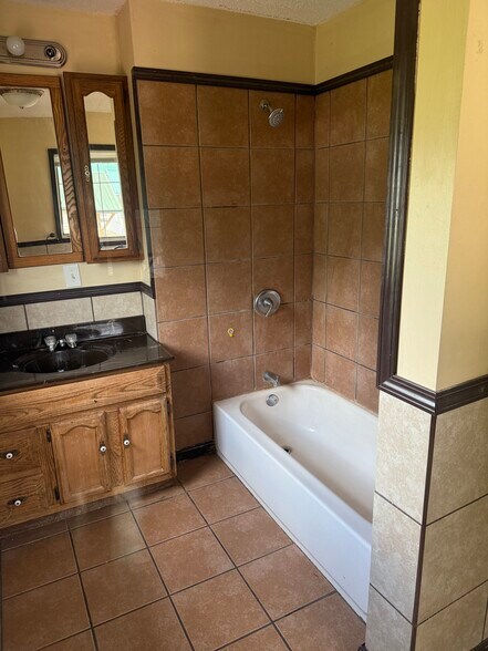 Building Photo - 8362 S US Highway 41