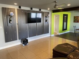 Building Photo - 6613 E Belleview St