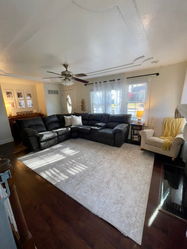 Building Photo - 1218 W 25th St S