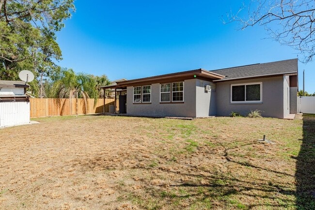 Building Photo - 4/2 Tampa Home