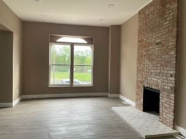 Living Area - 4412 Delmar Blvd