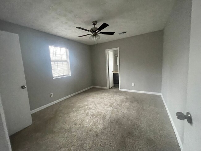 Building Photo - Now Leasing 2 Bedroom Duplex - Douglasville