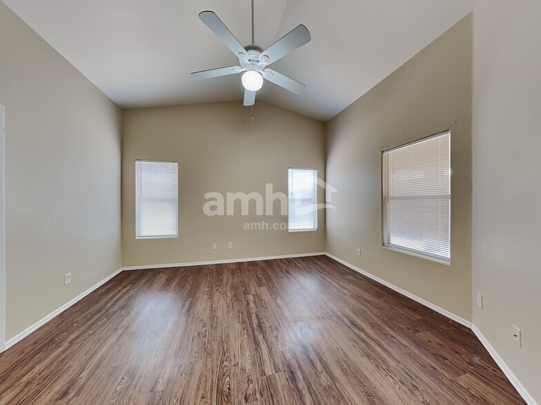 Building Photo - 417 W Dexter Way