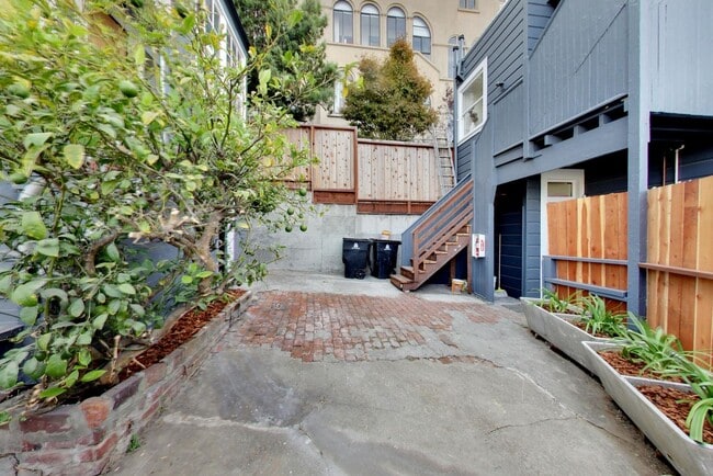 Building Photo - 1262 Vallejo St