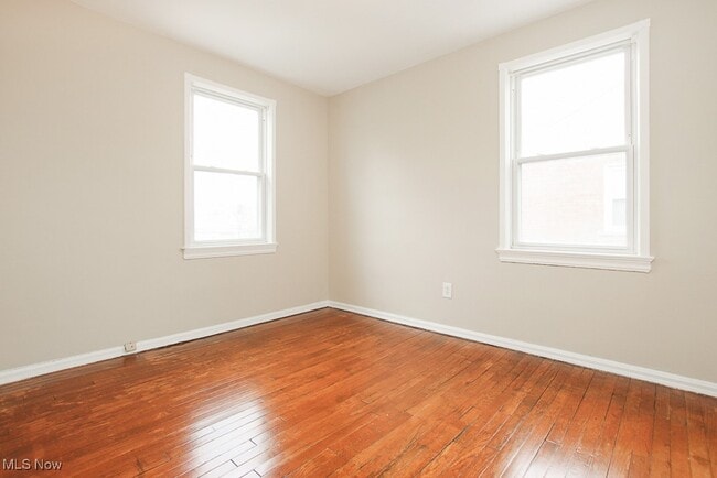 Building Photo - 257 E 250th St