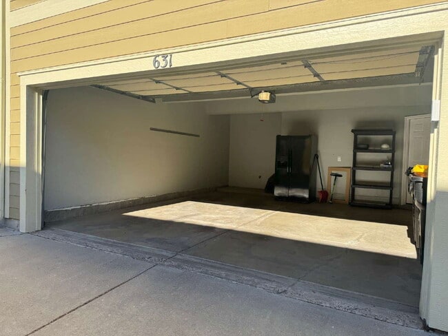 Building Photo - 631 Hanging Rock Pl