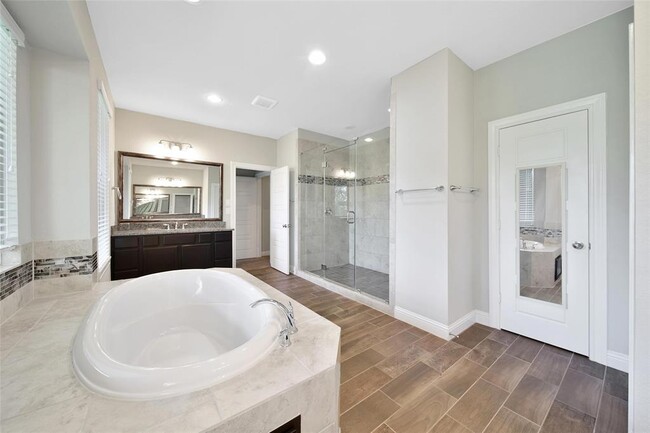 Building Photo - 18323 Parkview Point Dr