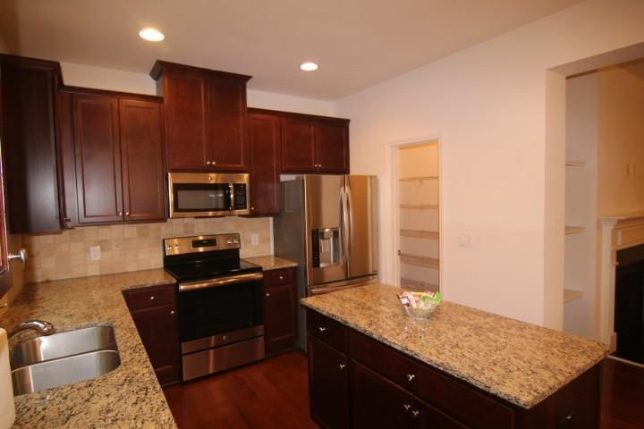Building Photo - 5850 Vinyard Ln