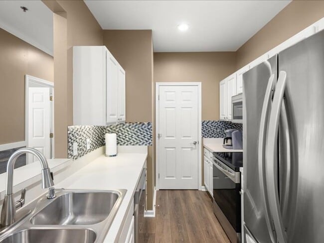 Building Photo - For Rent: Beautifully updated 2-bed/2-bath condo, Sandpiper Village, Rehoboth. $2,000.00/month. P...