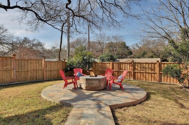 Building Photo - 1909 Winsted Ln