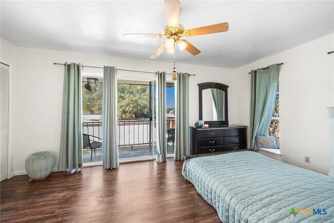 Building Photo - 619 Strings Dr