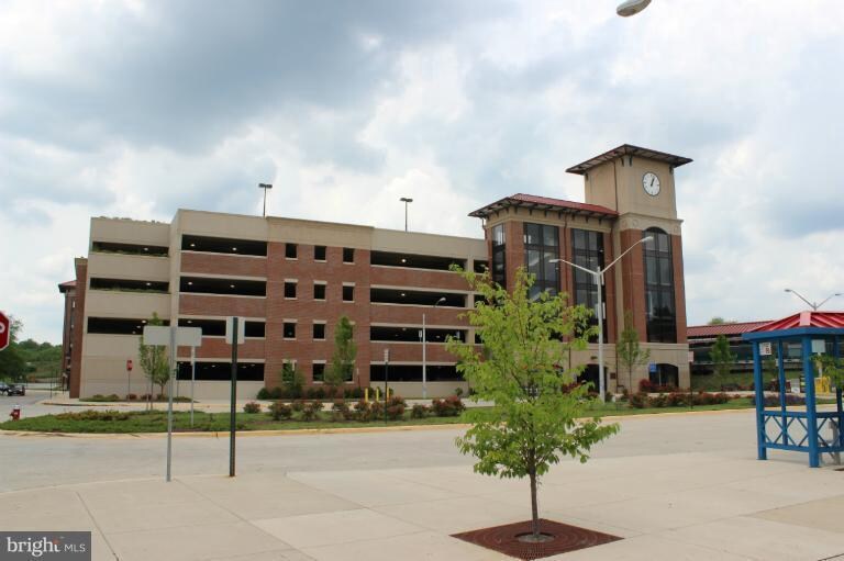 Building Photo - 5910 Cove Landing Rd
