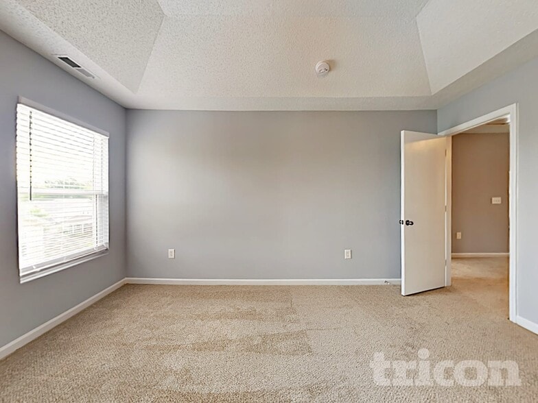 Building Photo - 13809 Riding Hill Ave